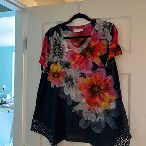 WOMENS TOP.  Size 16/18.  XL